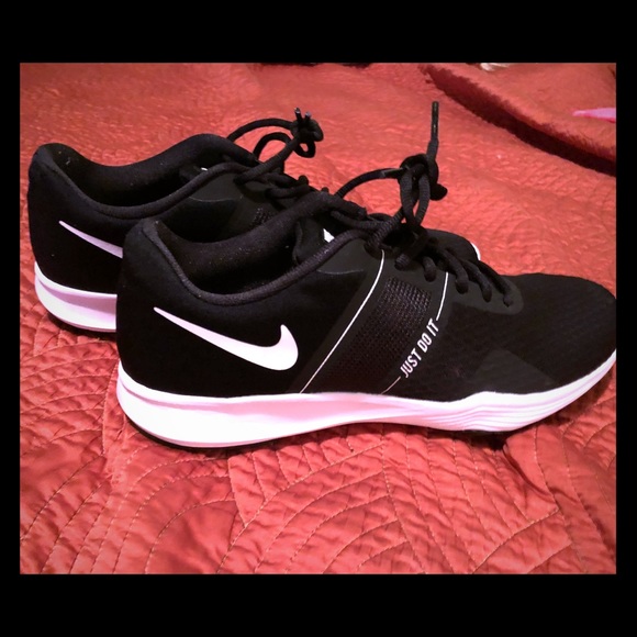 womens nike city trainer 2